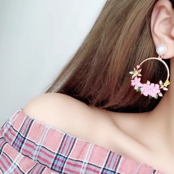 Floral earrings - Picture 8 of 8